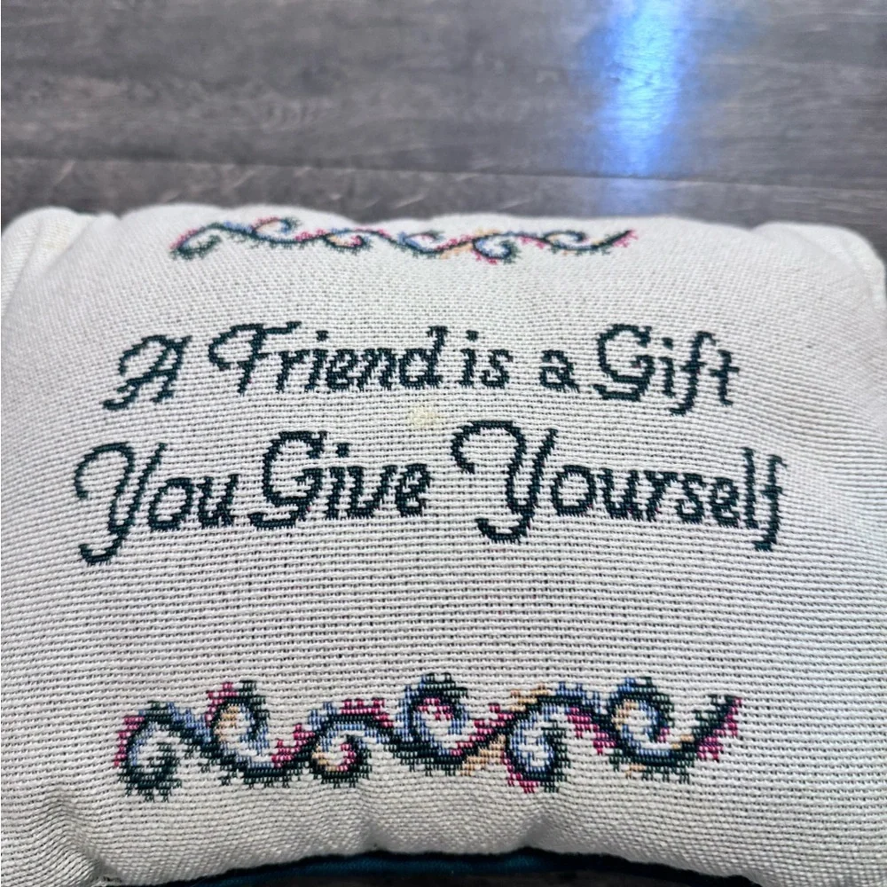 Small Decorative Throw‎ Pillow